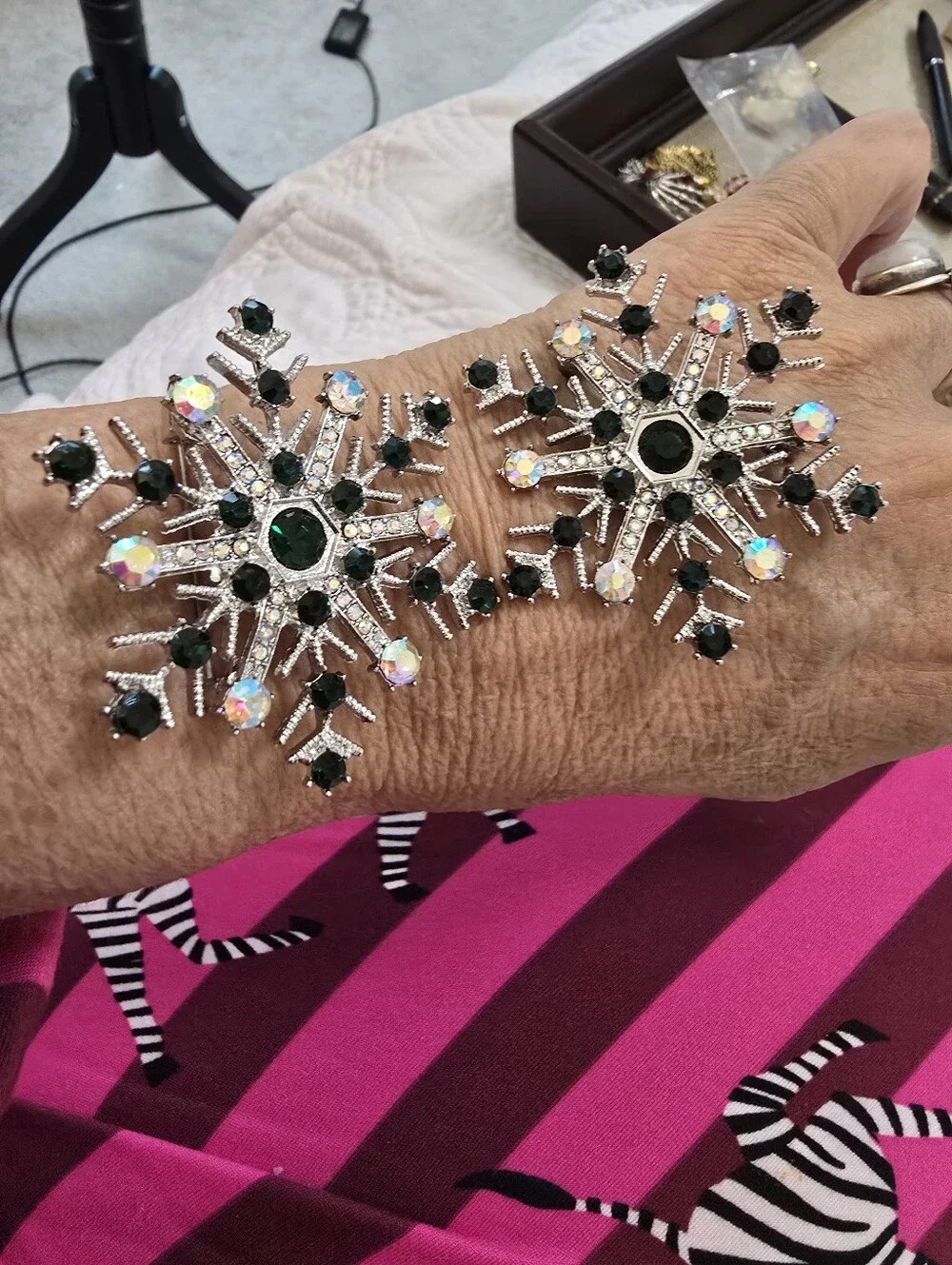 In Honor of Dolly! Emerald Green Snowflake Crystal Brooches - Women Accessories
